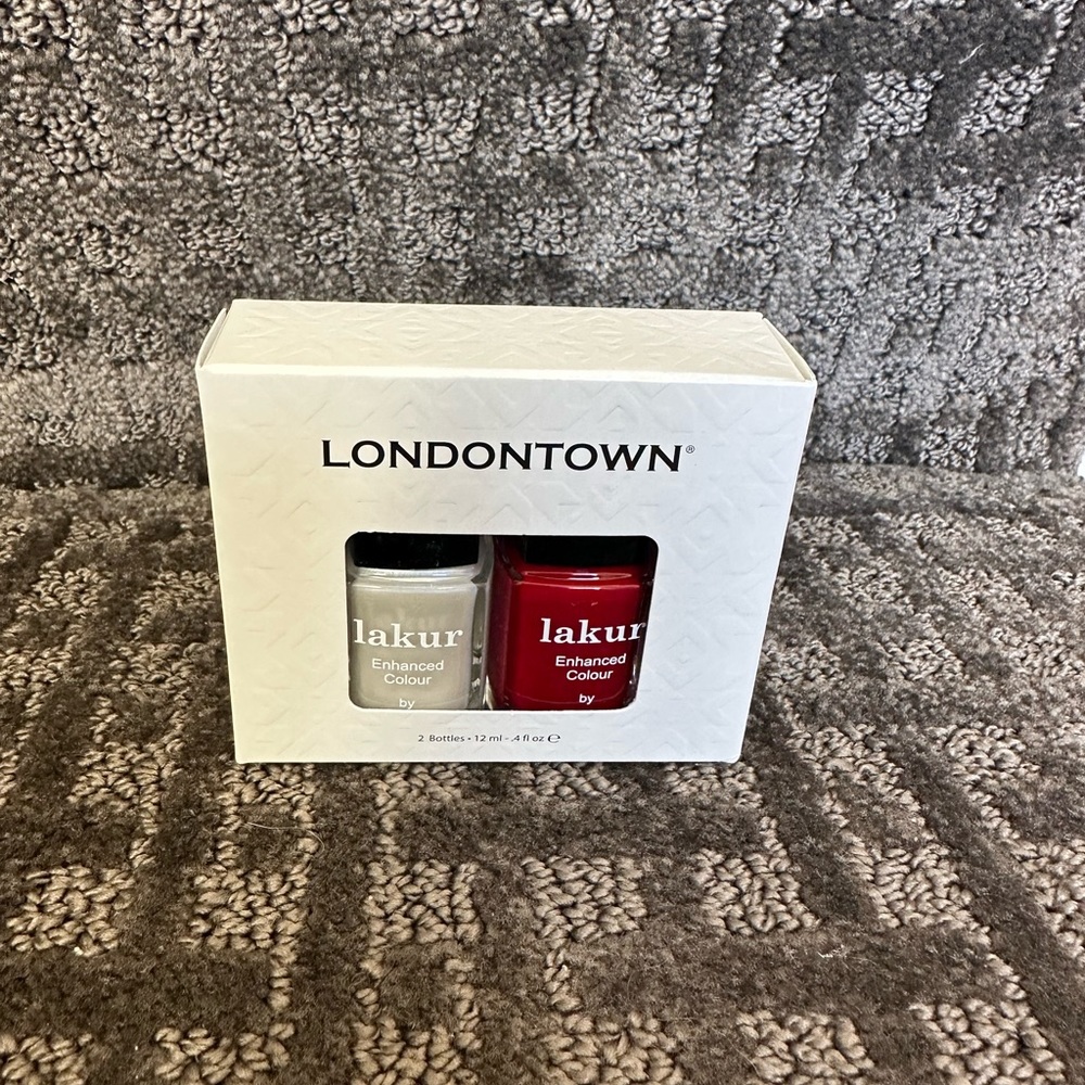 LONDONTOWN INC. Frosted Berries Nail Lakur Duo